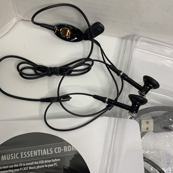 Bundle Verizon Cell Phone Chargers Earphones Car Chargers Motorola AC Adapters - Picture 2 of 11